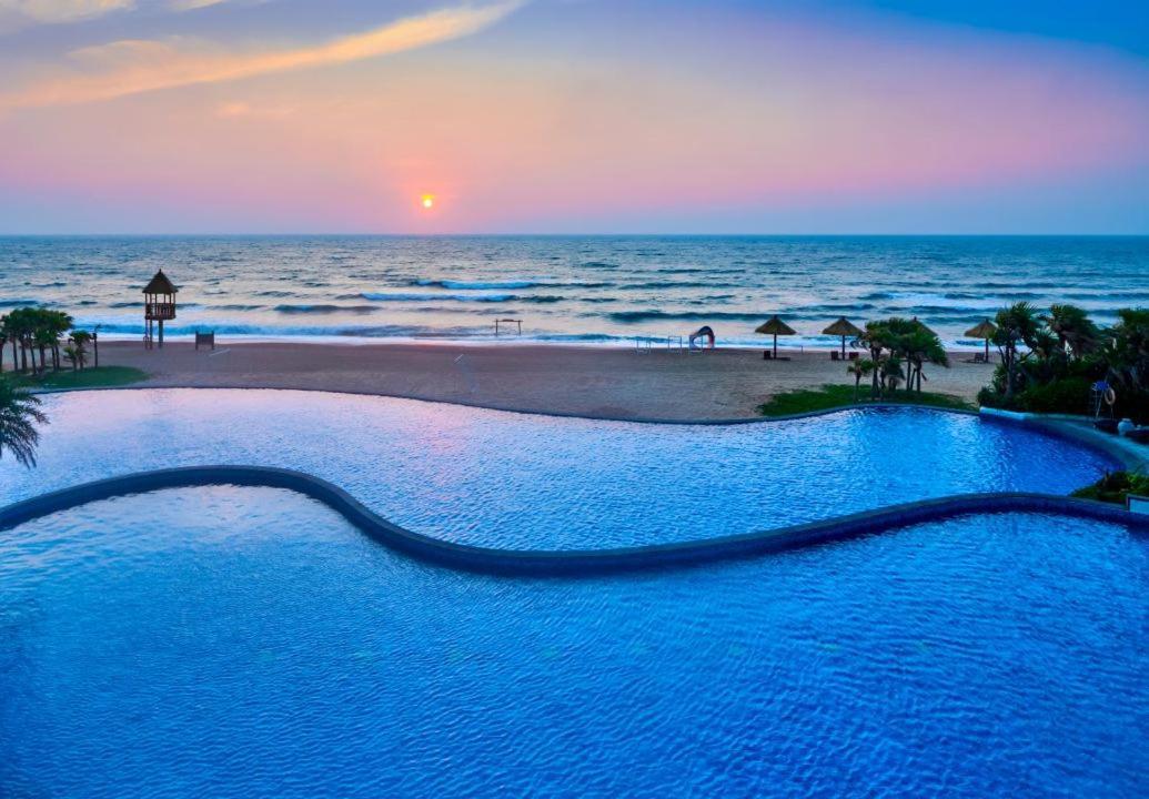 Dusit Thani Shuangyue Bay Resort Huizhou Huidong Exteriör bild